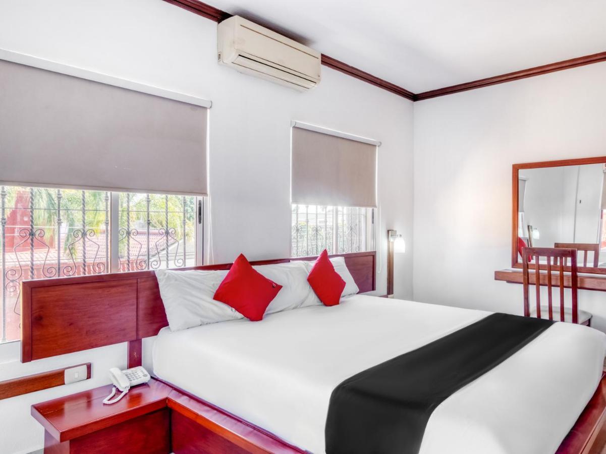 Monte Salerno Hotel & Suites Montemorelos Zewnętrze zdjęcie
