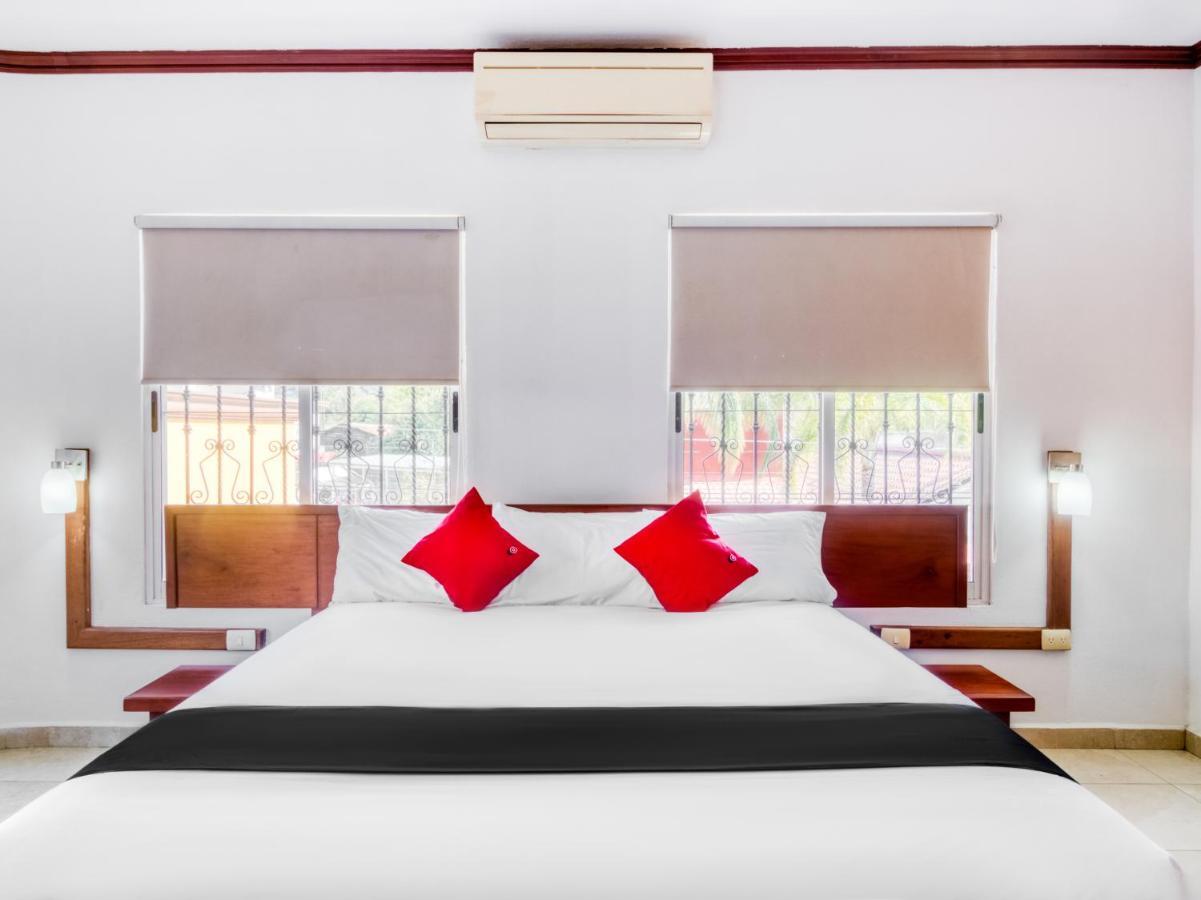 Monte Salerno Hotel & Suites Montemorelos Zewnętrze zdjęcie