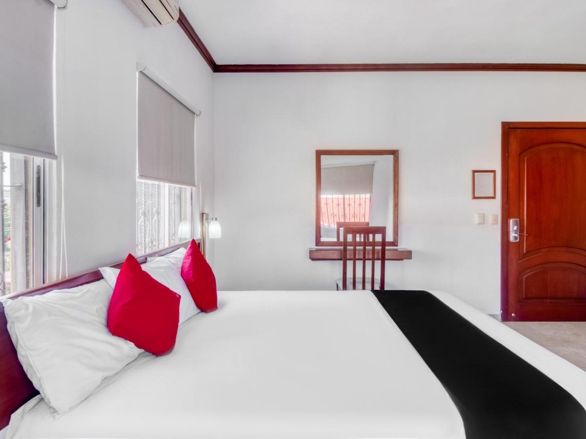 Monte Salerno Hotel & Suites Montemorelos Zewnętrze zdjęcie