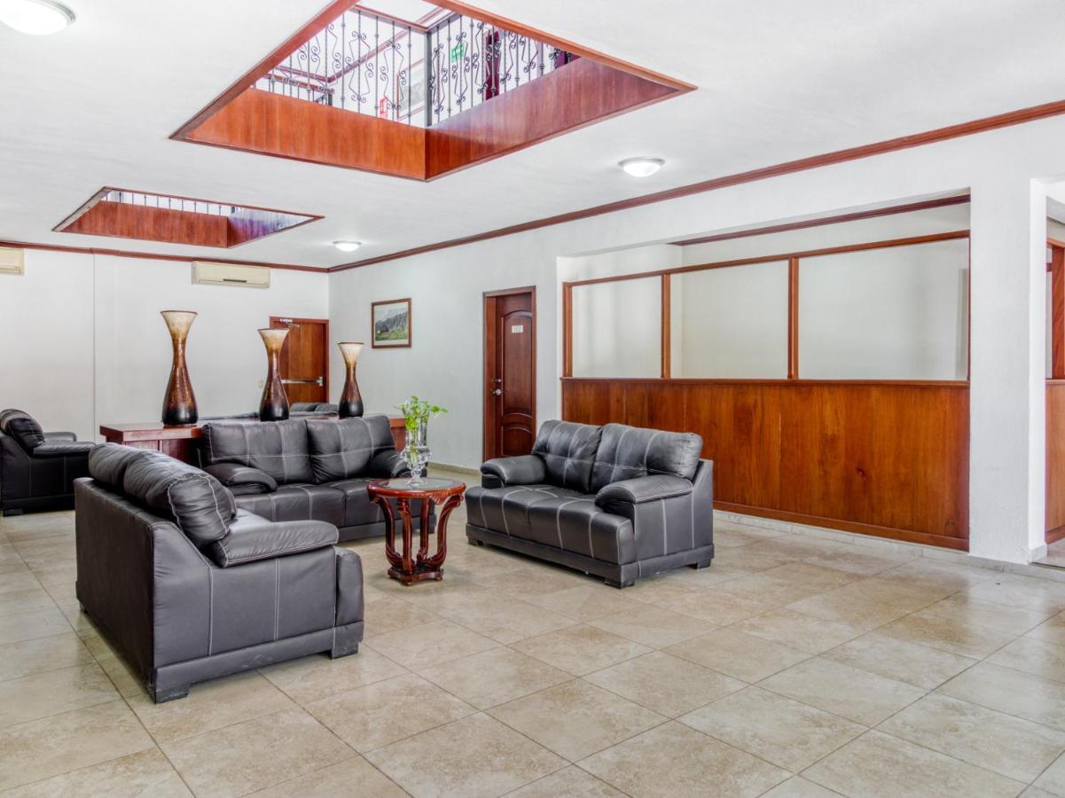 Monte Salerno Hotel & Suites Montemorelos Zewnętrze zdjęcie